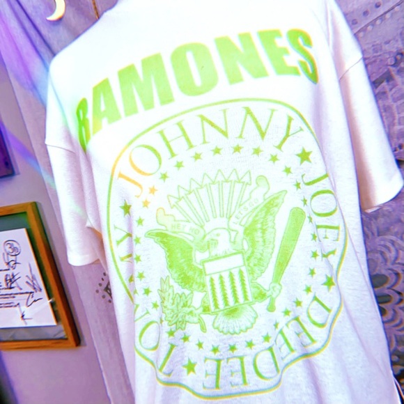 American Eagle Ramones Mock Neck White 